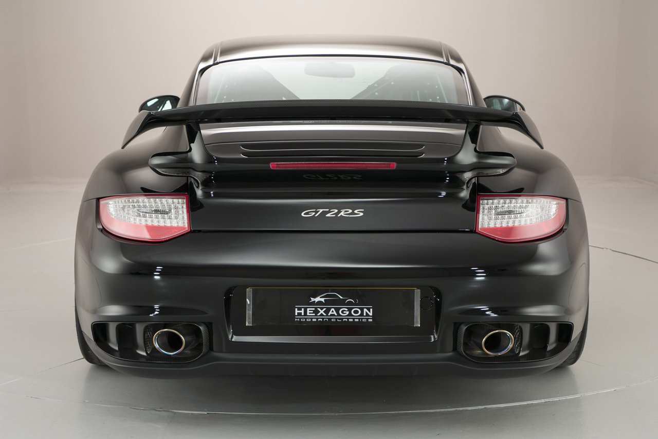nerddecarro:  Porsche 911 GT2 RS (997) 2010