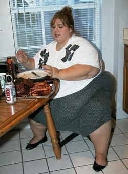 gutlover1:  I’d love to fuck this pig after she finishes that tray.