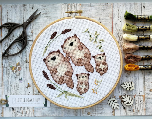 sckawaii:These cute cross stitch patterns and kits by Little Beach Hut feature all our favourite ani