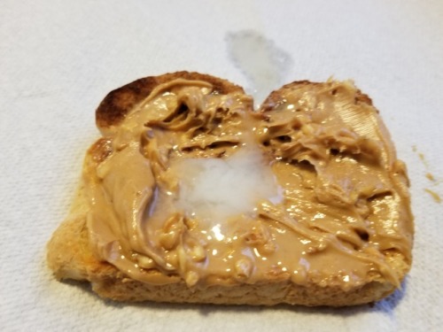 megscumslut:Cum on peanut butter toast for breakfast!