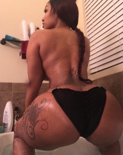 seenude:Damn girl 🍑🍑🍑🍑  THAT ASS IS LIKE WHOA!