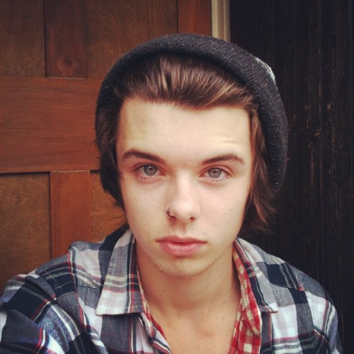 liquid-liam:  alli3pie:  p0ke-wh0re:  surfylocks:  systemofadowny:  Wish my hair was always like that  such a dude x  Jack’s perfect sigh.  He’s a cunt.  that’s my boyfriend you’re talking about