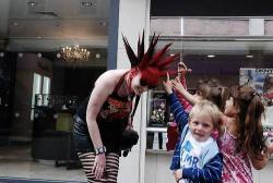 sexyloogi:  NOTHING IS MORE PUNK THEN LETTING SMALL CHILDREN THINK UR COOL AND TOUCH YOUR HAIR SPIKES 