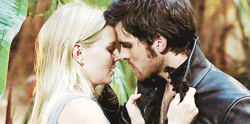 captainswanouat:captain swan lip lock in episode 5