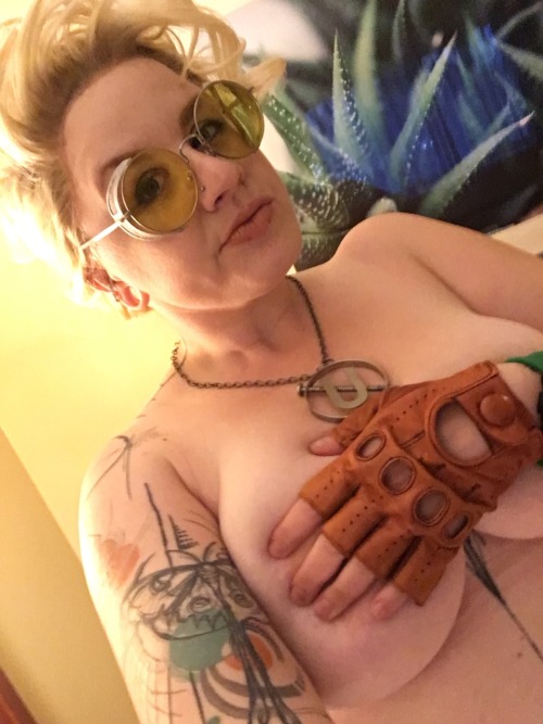 XXX waytoomuchinformation:  Also, topless Holtzmann photo