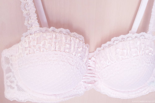 pinkcaramelcorn:  Pink Bra ❥ Don’t repost/remove porn pictures