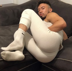 briannieh:I hate it when healthy me does the groceries because now fat me needs a