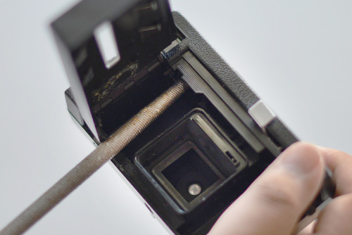 photojojo:  DIY: Turn an Old Camera into a Retro Phone Dock! Remember that camera you once loved but broke somewhere along your many escapades?  Instead of letting it collect dust or throwing it away (gasp!), this tutorial will help you turn it into a