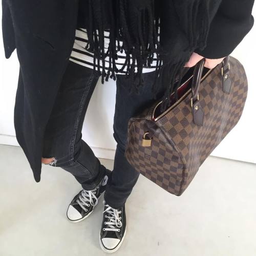 clemeden:  #ootd Le Speedy est de retour ! #speedy30 #louisvuitton #speedybag - jean écharpe 