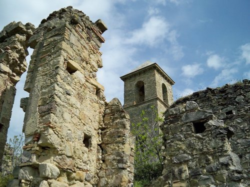 italian-landscapes:Campomaggiore vecchia (Old Campomaggiore), Basilicata, ItalyThe village was destr