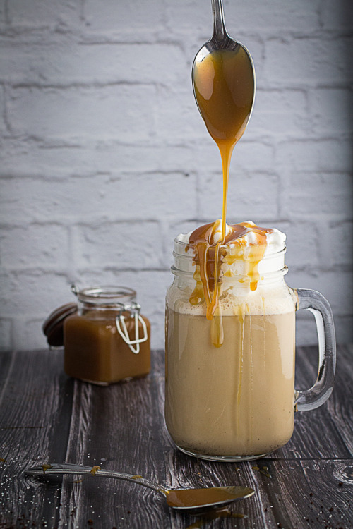 fullcravings:  Salted Caramel Frappuccino Milkshake