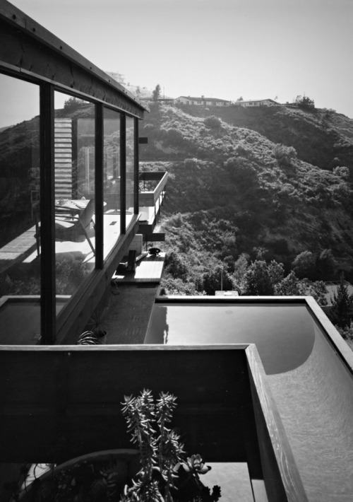 ofhouses:  610. Richard Lee Dorman /// Art Seidenbaum House /// Los Angeles, California, USA /// 1966OfHouses presents Record Houses, part IV.(Photos: © Julius Shulman. Source: The Getty Research Institute, Julius Shulman Archive; “Architectural Record