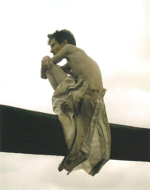  2001 IG/RS, A.F. Vandevorst, MODE 2001 LANDED-GELAND, Antwerp. Fashion lands in Antwerp and holds the city spellbound. Think of unconventional fashion and you think of Antwerp. With their characteristic approach, in design, know-how and final control,