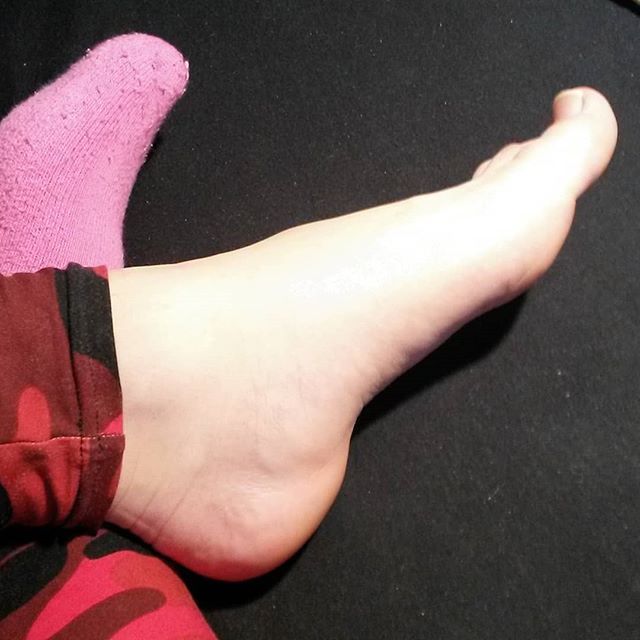 sexy-feet-soles:  They need some love