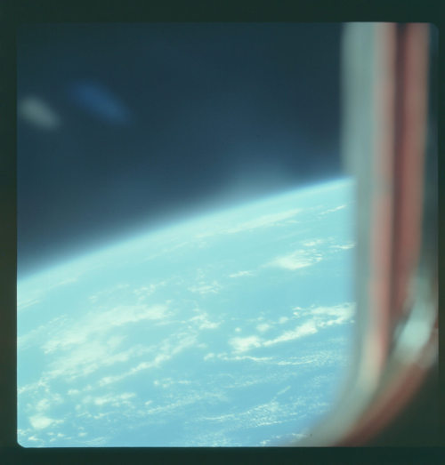 sci-universe:  Every Photo From NASA’s Apollo Missions Are Now on Flickr  The Project Apollo Archive uploaded more than 8,400  high-resolution images the astronauts took during NASA’s Apollo  Missions of the 1960s and 70s. The collection includes