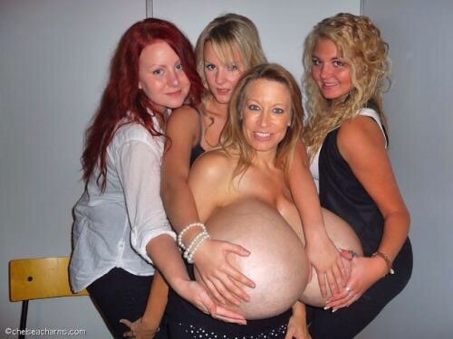 implantsanalysis:  funbaggery:  See Chelsea live before you die.  perfection