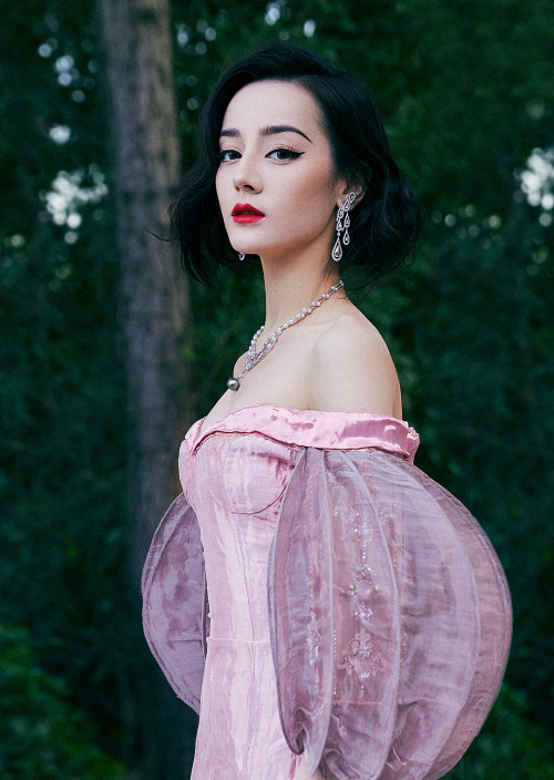 DILRABA DILMURAT photographed by Jiang Youlin at ELLE China Style Awards | November 2021