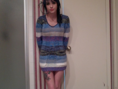 baihumon:  THE BEST TIME TO WEAR A STRIPED SWEATER…. IS AAAAAAAAAALL THE TIMEEE. 