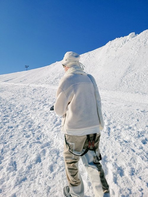 210130 Hoseok’s Tweet아미의 흰둥이❄⛄ARMY’s little cutie in all white❄⛄(T/N: Hoseok said &ldquo