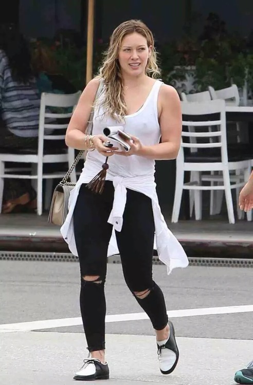 nophotoshedcelebpics:  Hillary Duff