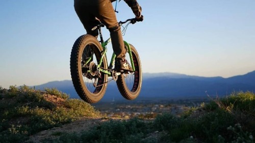 hizokucycles:Some snapshots from my ride today. #fatbike #airtime #dirt #offroad #trails #desert #fa