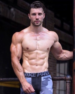 musclehunkymen:Chiseled muscled sexiness!