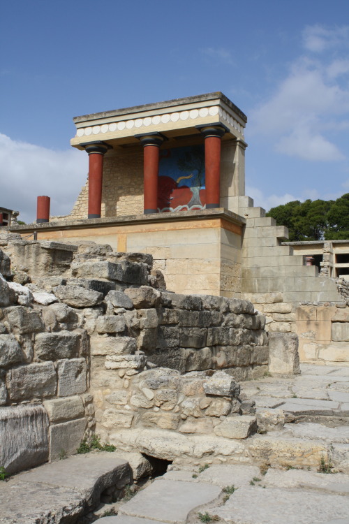 MinoansThe Minoan civilization flourished in the middle Bronze Age on the Mediterranean island of Cr