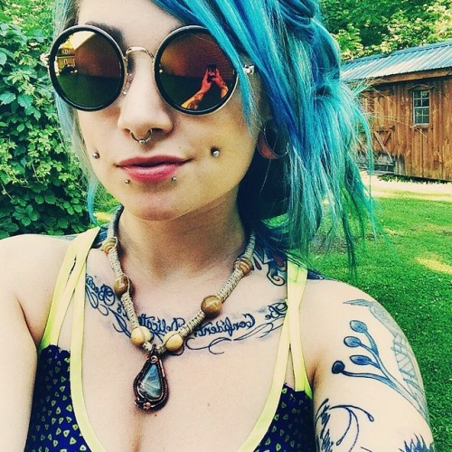 vaydaplacebosuicide:  Put my septum ring back in for nostalgia’s sake. Not sure if I want to keep it or not but it’s a beautiful day out here in south/west, New York State! 🌞💕🍃🌲🌳🍃💕🌞 