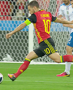 ehazardphotos:Eden Hazard vs italy