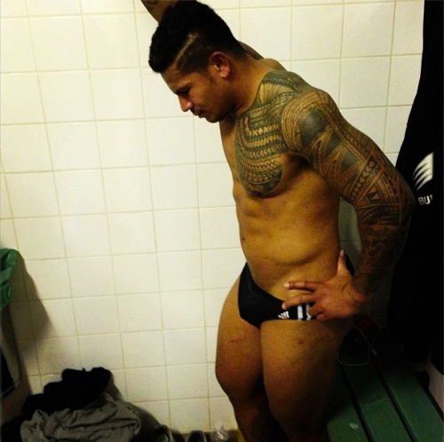 skuxislandchubz:  Mmmm 