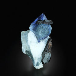 hematitehearts:  Benitoite with NeptuniteLocality: Benitoite Mine, San Benito County, California, United States of AmericaSize: 3.7 × 1.7 × 1.9 cm