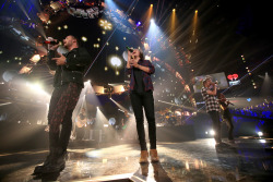 direct-news:  HQ’s - One Direction performs