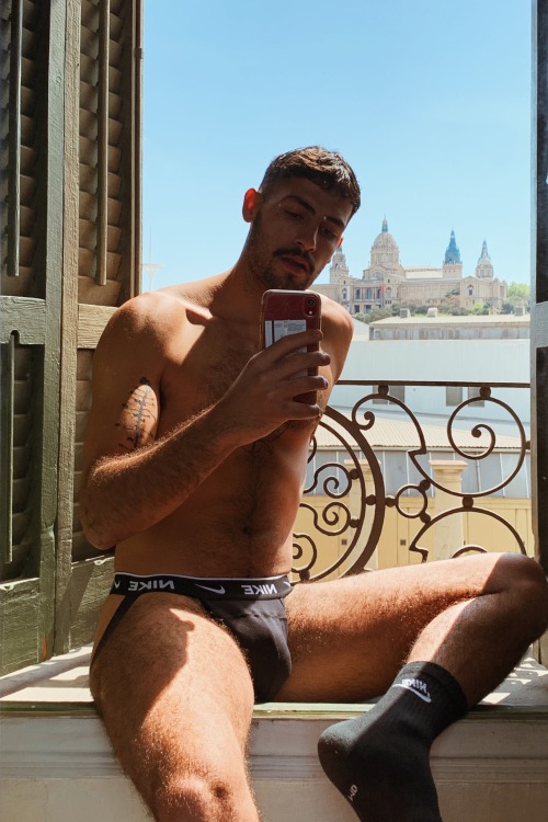 Porn cuirycurioso:Room with a view photos