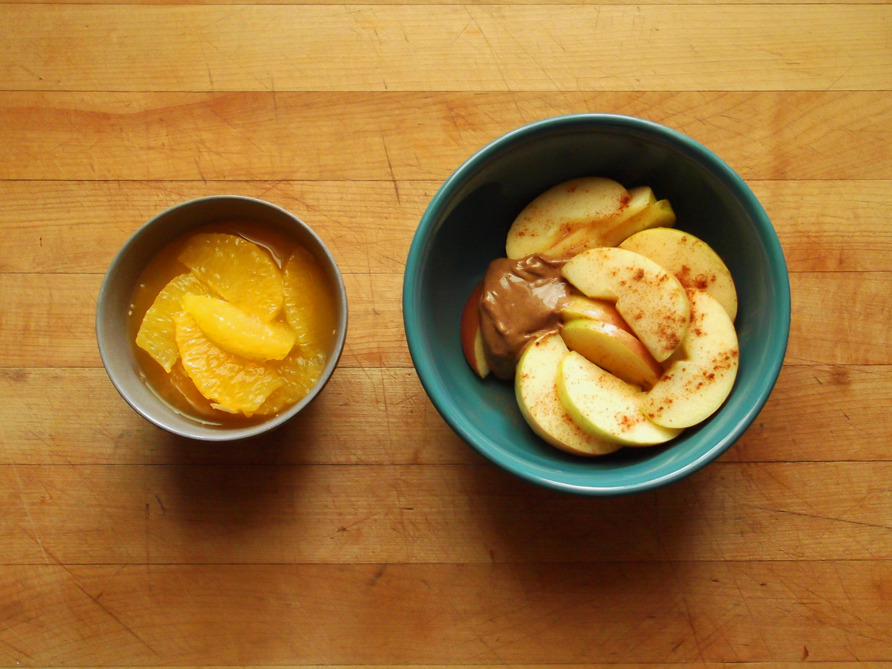 garden-of-vegan:  Segmented navel oranges and a sliced Fuji apple with cinnamon and