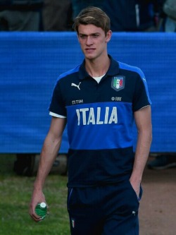 footbulging:  Daniele Rugani 