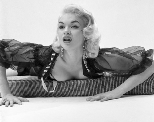 Sex twixnmix:   Jayne Mansfield circa 1950s  pictures