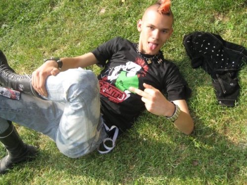 ianskinbull:  punkerskinhead:  cool looking punk with mohawk  follow me for more cumdripping pornianskinbull.tumblr.com 