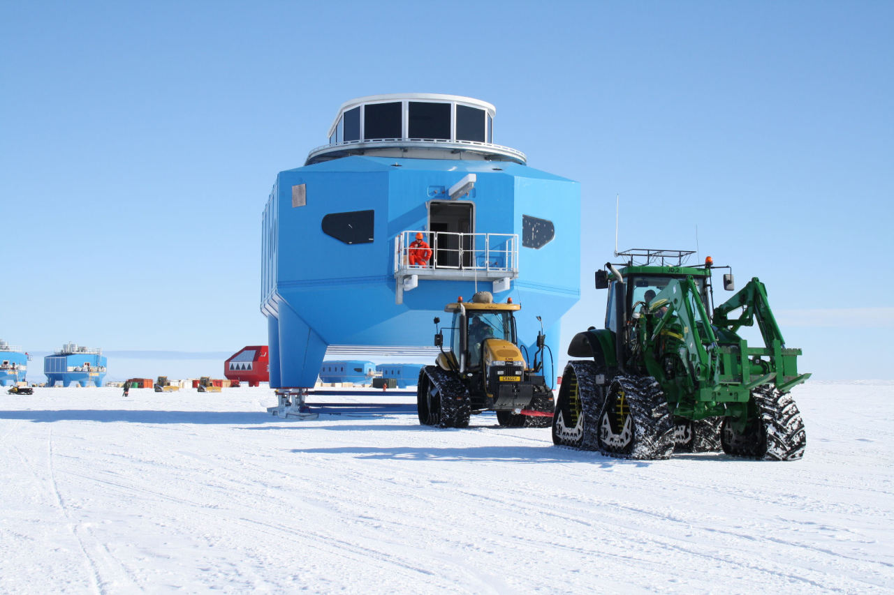 rocketumbl:  Halley VI Research Station