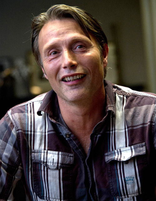 emptyhearse-moved:mads feat. his perfect teeth (◡‿◡✿)