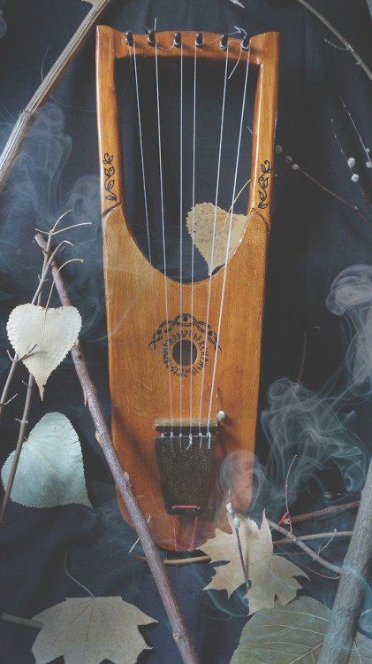  Self-made Anglo-Saxon lyre 