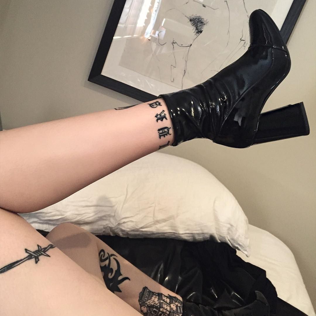 inkstagurl on Instagram: “🥀 by @emmavasqueztattoos 🖤 (my legs don't even  look like this now tho lol I got 4 more but … | Leg tattoos, Dope tattoos,  Watch tattoos