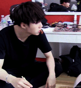 yoongi eating is my kink