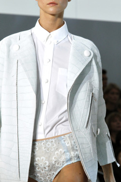 mulberry-cookies:  Louis Vuitton Spring 2012