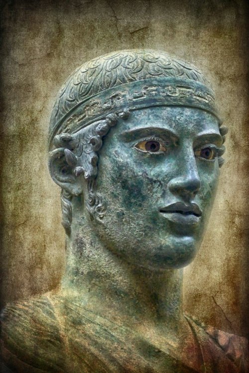  Delphi Charioteer, Temple of Apollo, Delphi, Greece, C 470 BCE, Bronze, Dimensions:  H:1.8m.The Cha