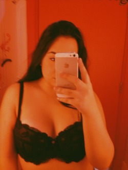 gdaaawg:  I spent v day in the vs change room trying on sexiii bras and lovin myself!! ayo  Submit your own pics on Kik or Snapchat to fyeahcellpics