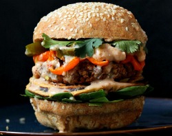 vegandailynews:  VEGAN DAILY RECIPE:  Red Lentil Cauliflower Burger 