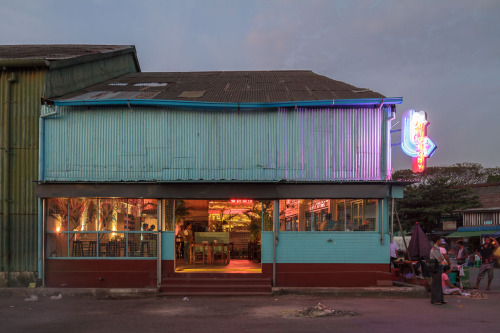 At the waterfront, by the Wadan Jetty at this southwestern tip of downtown Yangon, one finds bo