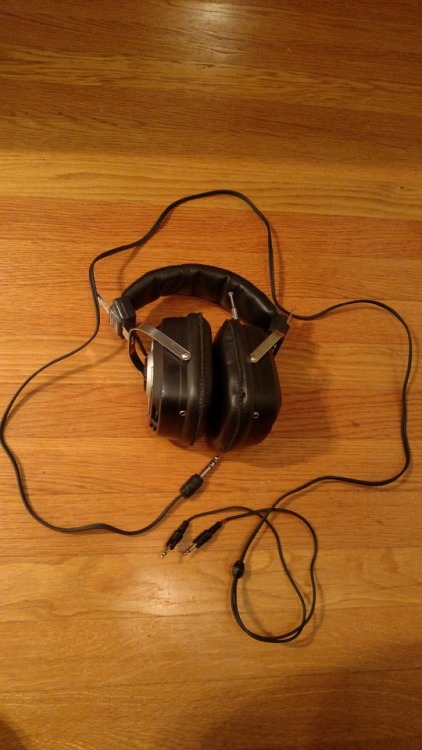 The Airmate SR-700 AM/FM Radio 3 in 1 Headphones. Time to add some documentation to the internet! I 