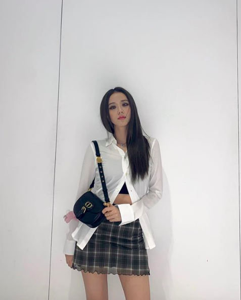 KPOP WORLD INA on X: Dior Bobby Bag is currently the new IT ITEM for  celebrities 👜💕 spotted on their SNS wearing Dior Bobby Bag are Jeon Somi,  Lee Dahee, Ki Eunse