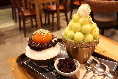 메론빙수 &amp; 홍시빙수 (melon bingsoo &amp; persimmon bingsoo) @ Lga Coffee Roasting House in Itaewon regio